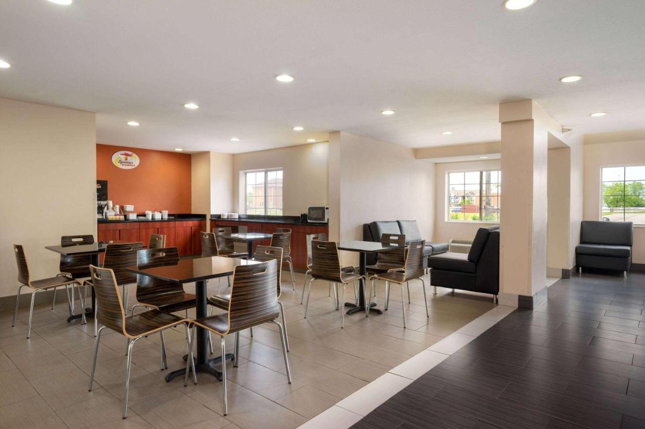 Super 8 By Wyndham Columbus West Hotell Eksteriør bilde